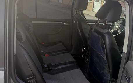 Volkswagen Touran III, 2011 год, 870 000 рублей, 6 фотография