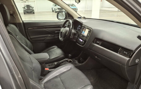 Mitsubishi Outlander III рестайлинг 3, 2012 год, 1 420 000 рублей, 13 фотография