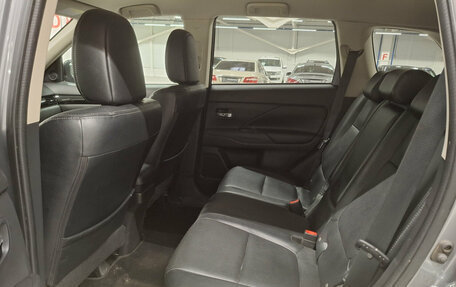 Mitsubishi Outlander III рестайлинг 3, 2012 год, 1 420 000 рублей, 15 фотография