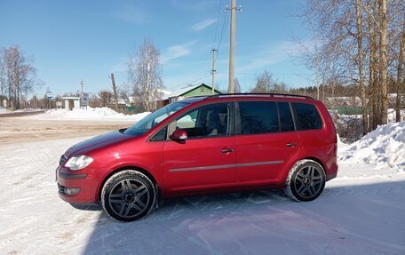 Volkswagen Touran III, 2008 год, 700 000 рублей, 1 фотография