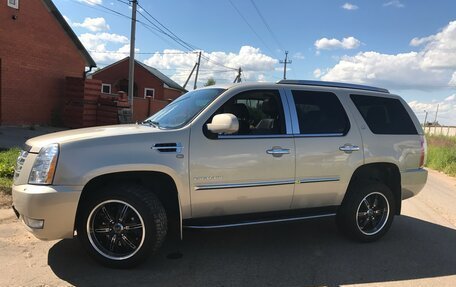 Cadillac Escalade III, 2010 год, 2 000 000 рублей, 2 фотография