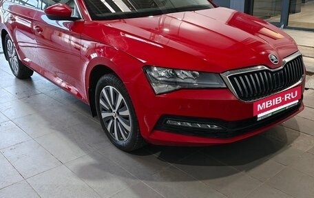 Skoda Superb III рестайлинг, 2022 год, 3 200 000 рублей, 2 фотография