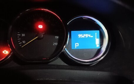 Renault Logan II, 2016 год, 910 000 рублей, 17 фотография