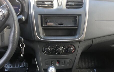 Renault Sandero II рестайлинг, 2015 год, 830 000 рублей, 12 фотография