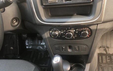 Renault Sandero II рестайлинг, 2015 год, 830 000 рублей, 13 фотография