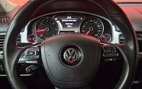 Volkswagen Touareg III, 2012 год, 1 350 000 рублей, 12 фотография