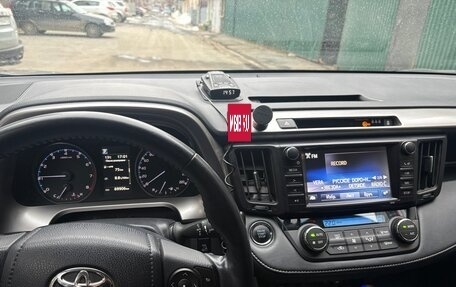 Toyota RAV4, 2018 год, 3 000 000 рублей, 14 фотография