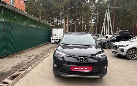 Toyota RAV4, 2018 год, 3 000 000 рублей, 10 фотография
