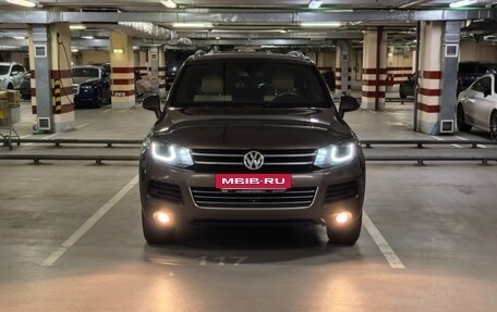 Volkswagen Touareg III, 2011 год, 2 100 000 рублей, 2 фотография