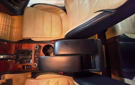 Volkswagen Touareg III, 2011 год, 2 100 000 рублей, 24 фотография