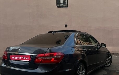 Mercedes-Benz E-Класс, 2011 год, 1 900 000 рублей, 14 фотография