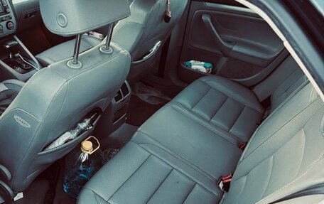 Volkswagen Jetta VI, 2005 год, 600 000 рублей, 2 фотография