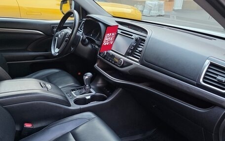 Toyota Highlander III, 2016 год, 5 000 000 рублей, 10 фотография