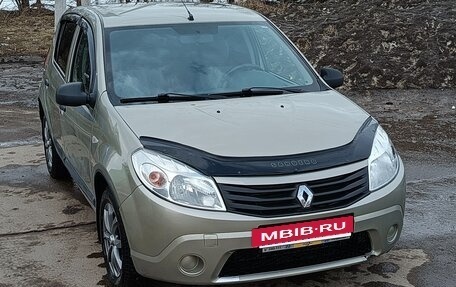 Renault Sandero I, 2013 год, 650 000 рублей, 2 фотография