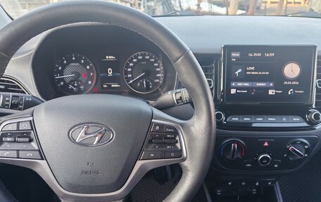 Hyundai Solaris II рестайлинг, 2021 год, 1 600 000 рублей, 7 фотография