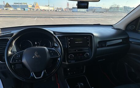 Mitsubishi Outlander III рестайлинг 3, 2019 год, 2 050 000 рублей, 6 фотография