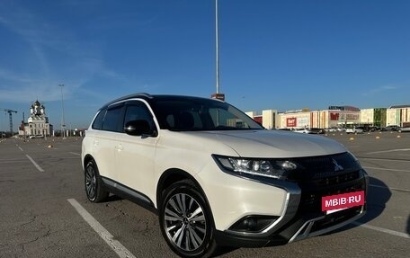 Mitsubishi Outlander III рестайлинг 3, 2019 год, 2 050 000 рублей, 2 фотография