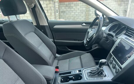 Volkswagen Passat B8 рестайлинг, 2017 год, 1 800 000 рублей, 8 фотография