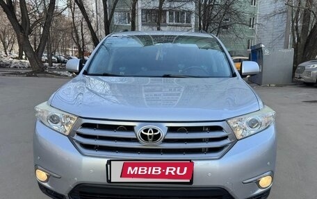 Toyota Highlander III, 2013 год, 2 750 000 рублей, 2 фотография