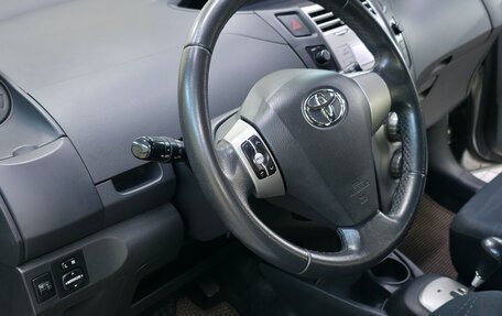 Toyota Yaris III рестайлинг, 2008 год, 720 000 рублей, 11 фотография