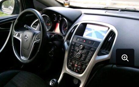 Opel Astra J, 2011 год, 930 000 рублей, 1 фотография