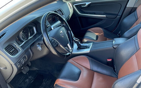 Volvo V60 Cross Country II, 2018 год, 2 350 000 рублей, 8 фотография