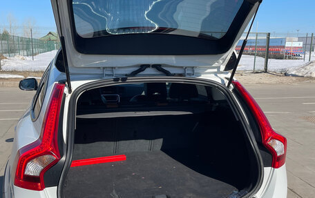 Volvo V60 Cross Country II, 2018 год, 2 350 000 рублей, 6 фотография