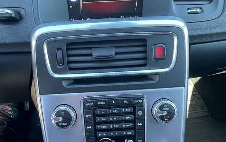 Volvo V60 Cross Country II, 2018 год, 2 350 000 рублей, 11 фотография