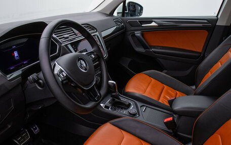 Volkswagen Tiguan II, 2017 год, 3 070 000 рублей, 10 фотография