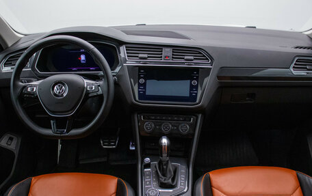 Volkswagen Tiguan II, 2017 год, 3 070 000 рублей, 13 фотография