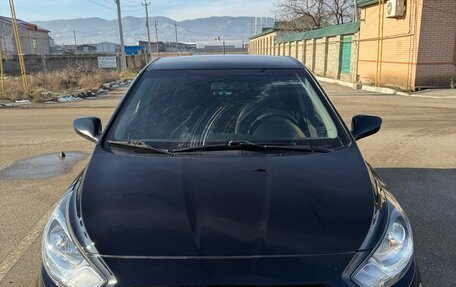 Hyundai Solaris II рестайлинг, 2011 год, 700 000 рублей, 2 фотография