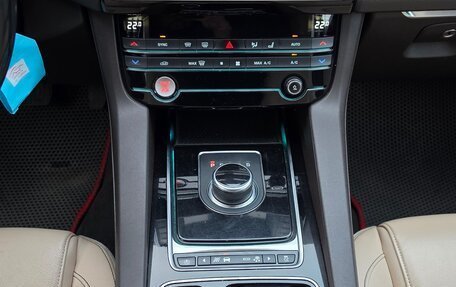 Jaguar F-Pace, 2018 год, 2 999 000 рублей, 11 фотография