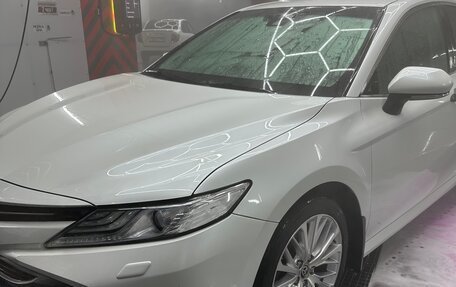 Toyota Camry, 2020 год, 3 077 000 рублей, 2 фотография