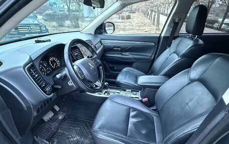 Mitsubishi Outlander III рестайлинг 3, 2019 год, 3 100 000 рублей, 3 фотография