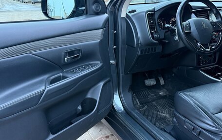 Mitsubishi Outlander III рестайлинг 3, 2019 год, 3 100 000 рублей, 2 фотография