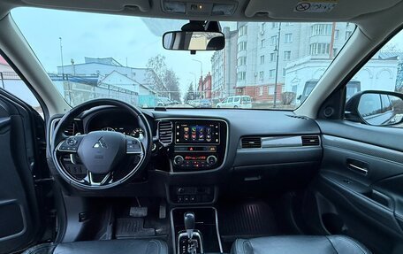 Mitsubishi Outlander III рестайлинг 3, 2019 год, 3 100 000 рублей, 6 фотография