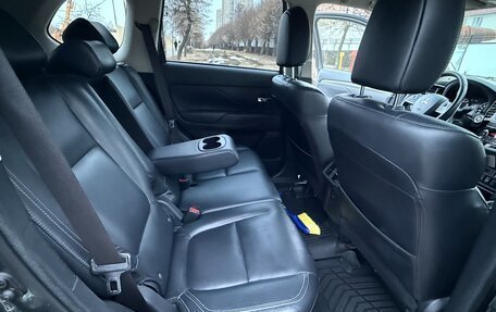 Mitsubishi Outlander III рестайлинг 3, 2019 год, 3 100 000 рублей, 8 фотография