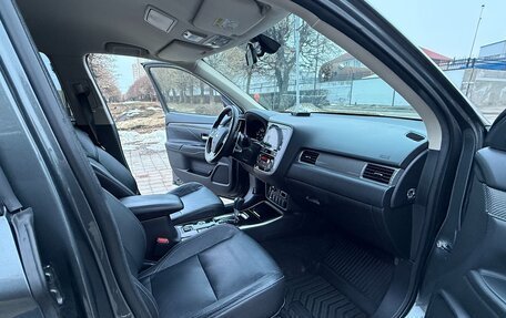 Mitsubishi Outlander III рестайлинг 3, 2019 год, 3 100 000 рублей, 10 фотография