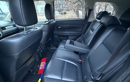 Mitsubishi Outlander III рестайлинг 3, 2019 год, 3 100 000 рублей, 5 фотография