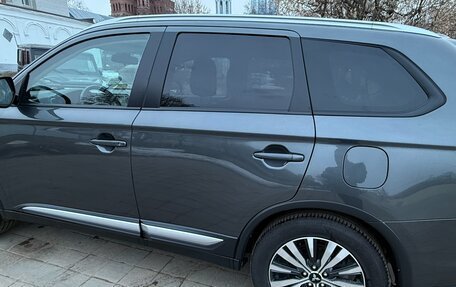 Mitsubishi Outlander III рестайлинг 3, 2019 год, 3 100 000 рублей, 12 фотография