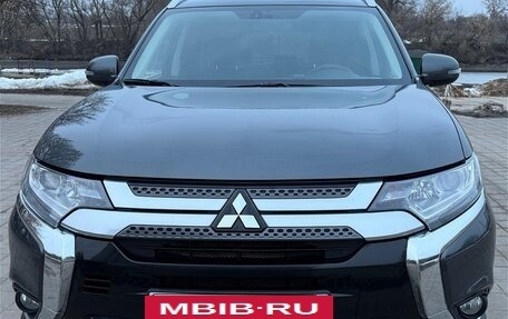 Mitsubishi Outlander III рестайлинг 3, 2019 год, 3 100 000 рублей, 14 фотография