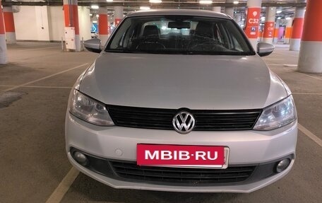 Volkswagen Jetta VI, 2013 год, 1 300 000 рублей, 2 фотография