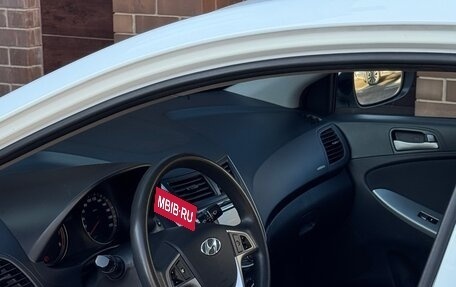 Hyundai Solaris II рестайлинг, 2015 год, 985 000 рублей, 13 фотография