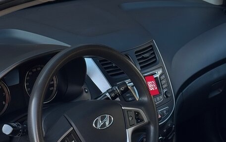 Hyundai Solaris II рестайлинг, 2015 год, 985 000 рублей, 14 фотография