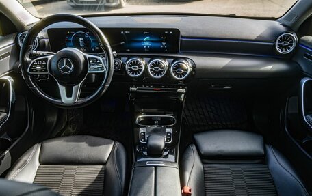 Mercedes-Benz A-Класс, 2018 год, 2 400 000 рублей, 15 фотография