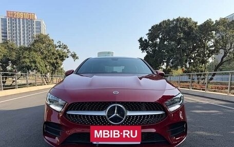 Mercedes-Benz A-Класс, 2021 год, 1 800 000 рублей, 2 фотография