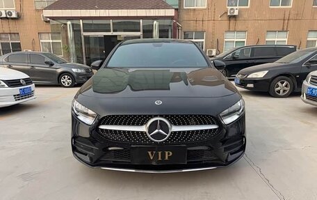 Mercedes-Benz A-Класс, 2022 год, 1 850 000 рублей, 2 фотография