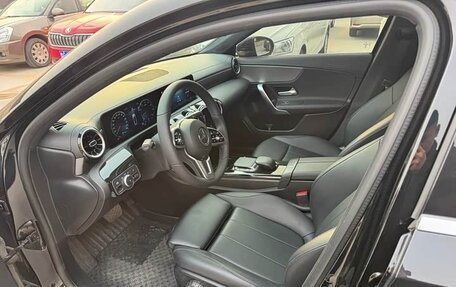 Mercedes-Benz A-Класс, 2022 год, 1 850 000 рублей, 7 фотография