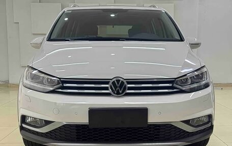 Volkswagen Touran III, 2023 год, 1 780 333 рублей, 2 фотография