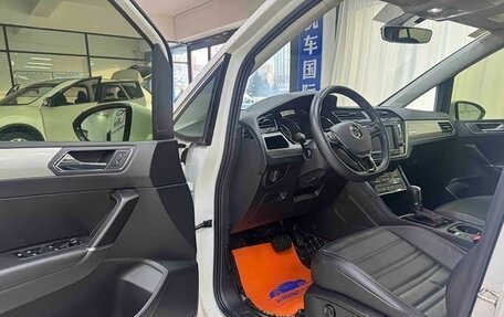 Volkswagen Touran III, 2023 год, 1 780 333 рублей, 7 фотография